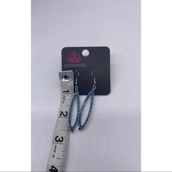 Treasure Trove Trinket- Blue Earrings
Item 111 - Picture 4 of 4